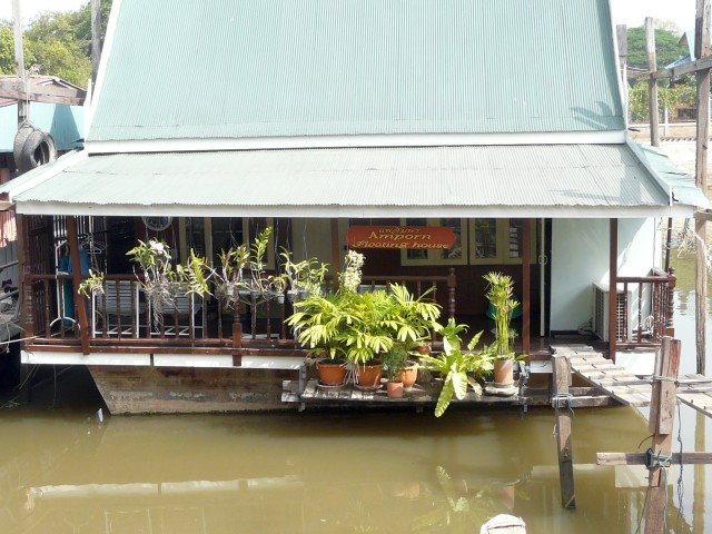 Amporna Floating House